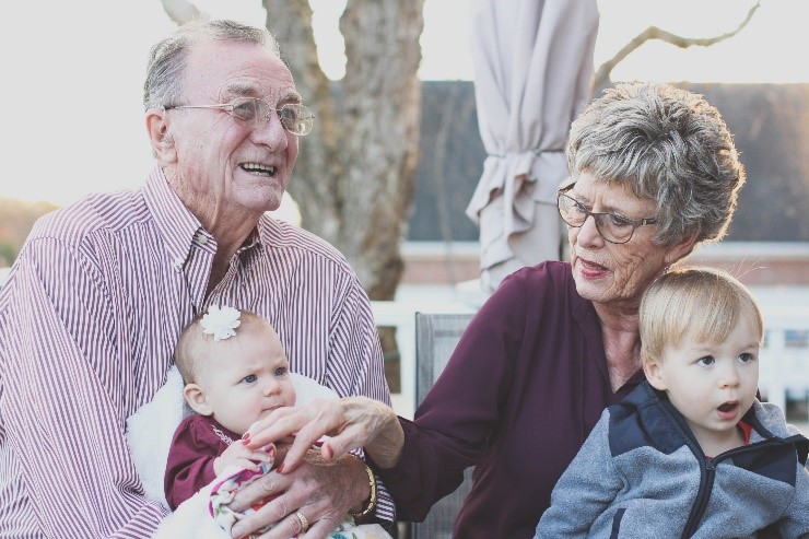 aging parents with young grandkids